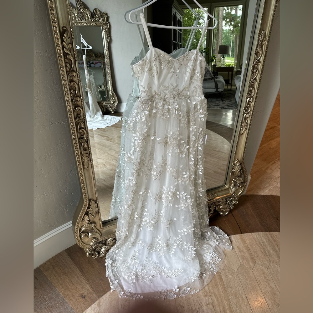 Elegant White Floral Gown ivory size small NWT